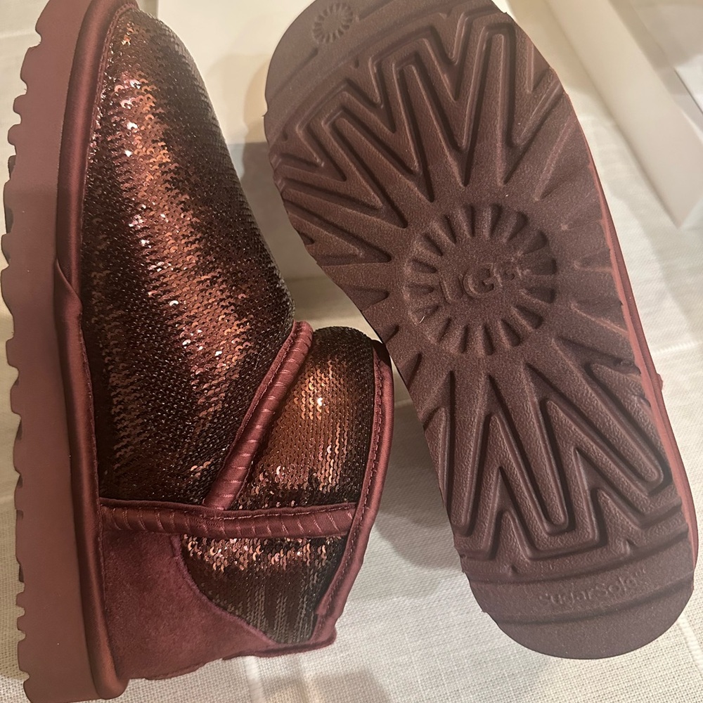 UGG WOMEN'S CLASSIC ULTRA MINI MIRROR BALL Burgundy